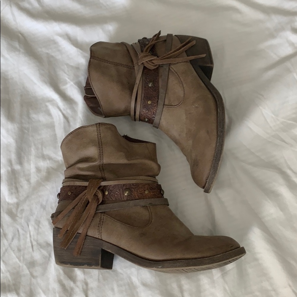 Slouchy ankle boots